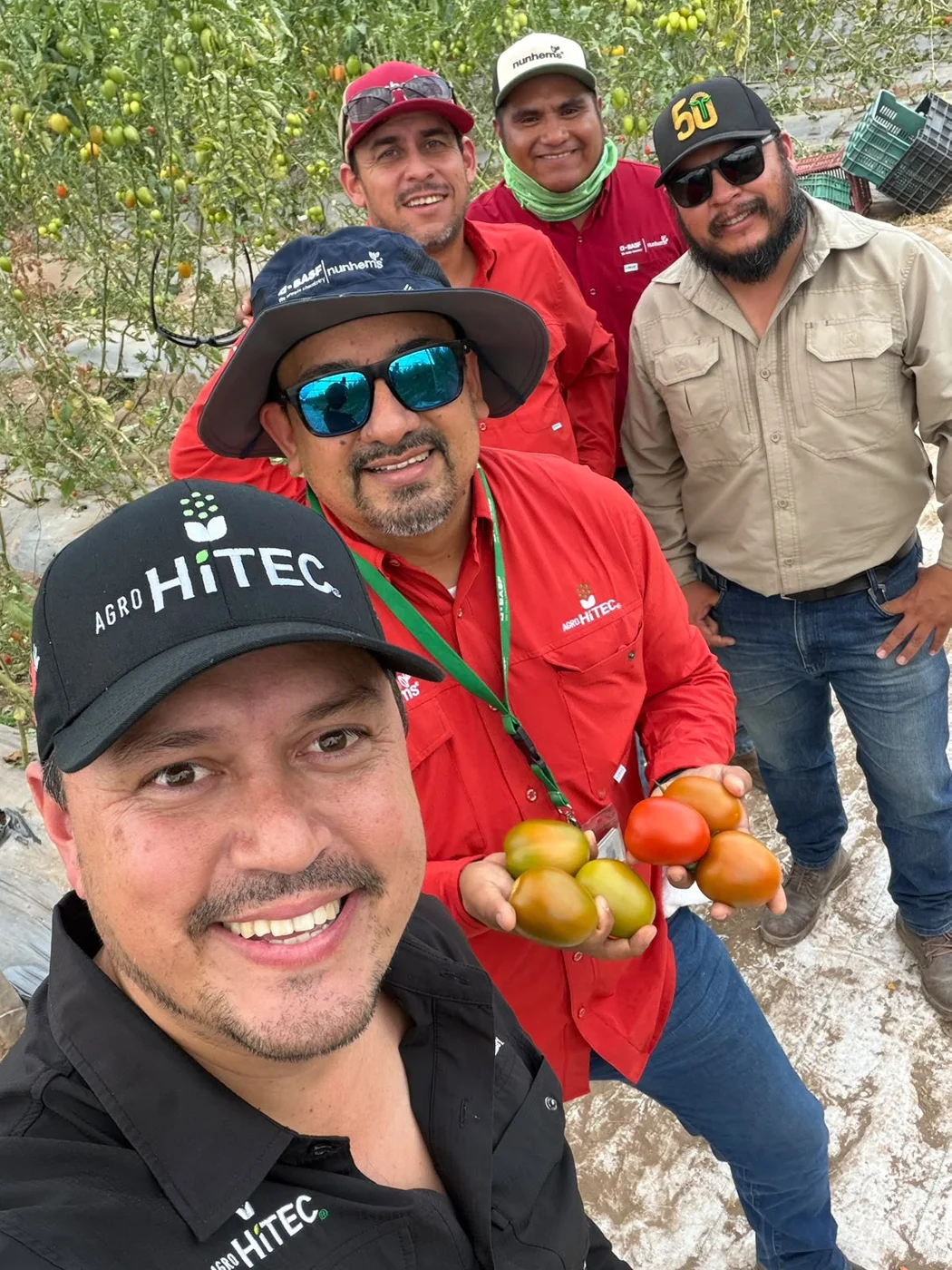 Equipo AgroHiTEC en la presentación corporativa original