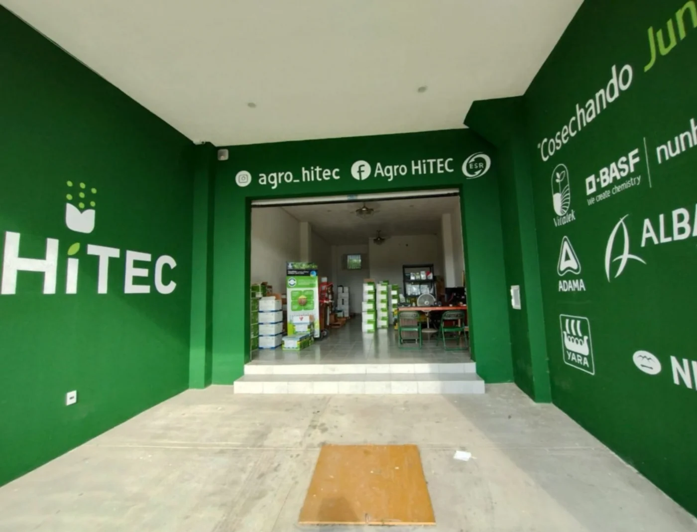 Fotografía original de instalaciones AgroHiTEC