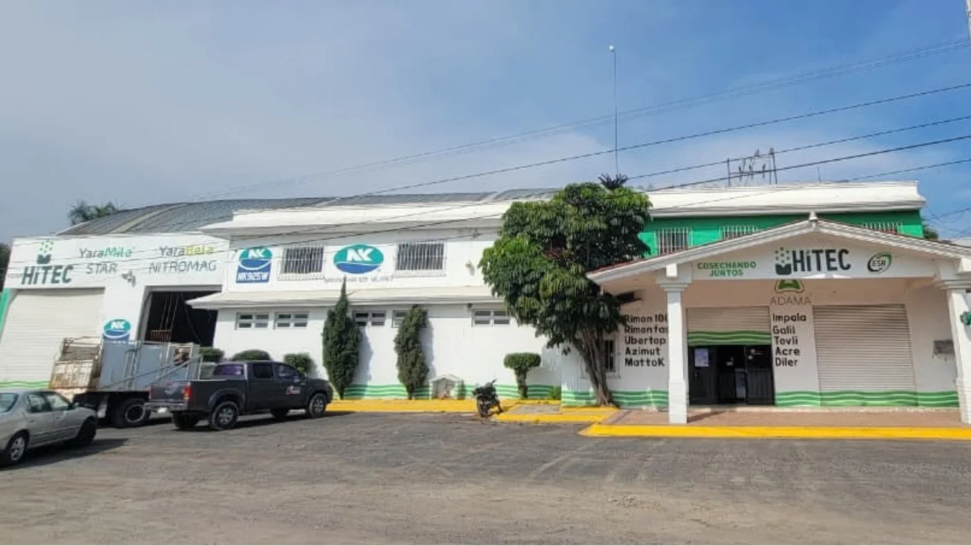 Fotografía original de instalaciones AgroHiTEC