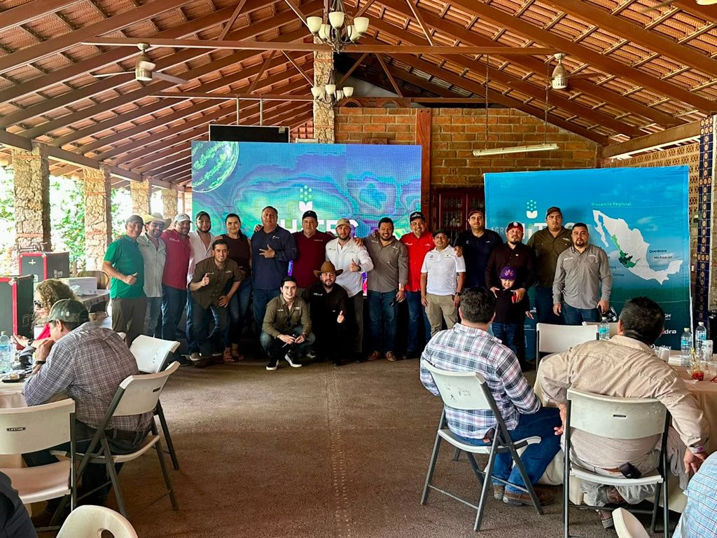 Recorrido en parcela durante la jornada Sandía 360 en Nayarit