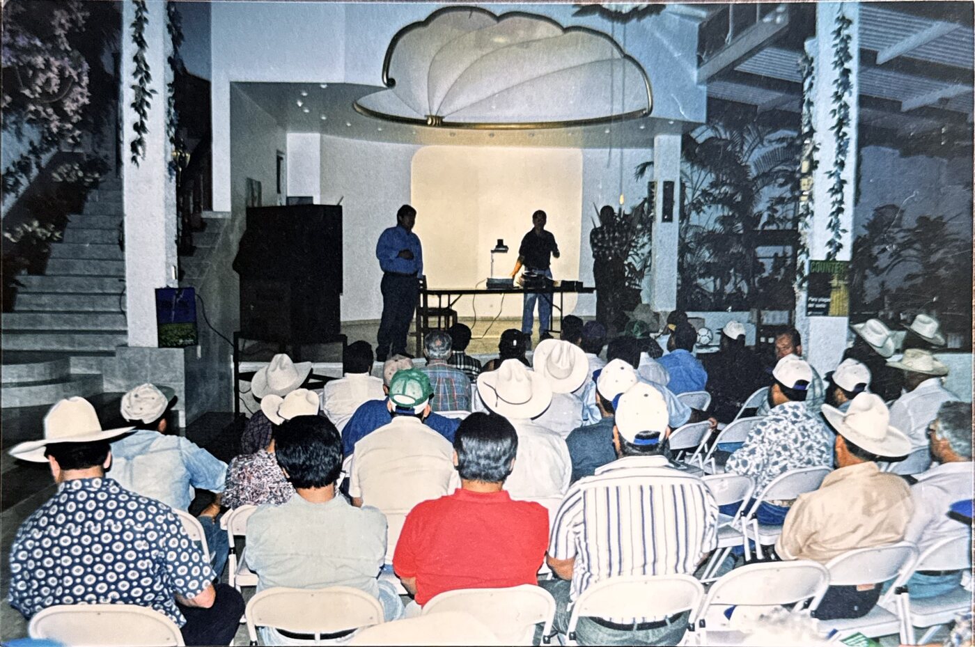 Reunión de AgroHiTEC con productores, archivo histórico de 1998